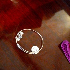 Adjustable bracelet